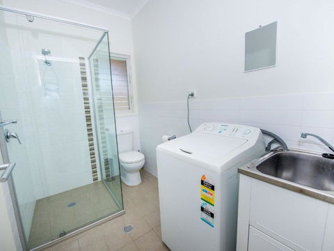1 Florida 5 Lillian Street 2 Min Walk To Beach Shops & Restaurants - Accommodation Bookings 6