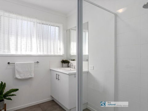 13 Seacombe Grove Ventnor - Accommodation Bookings 4