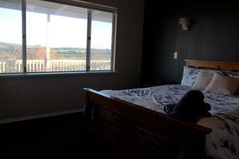 A Better Life Animal Sanctuary FarmStay Private Two Bedrooms Lounge Room & Bathroom & Toilet Shared Kitchen - Accommodation Bookings 4