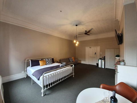 The Royal Hotel - Accommodation Bookings 2
