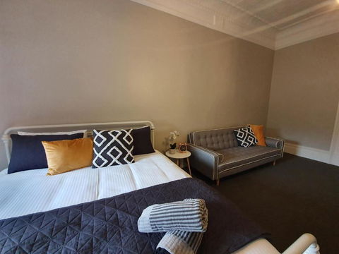 The Royal Hotel - Accommodation Bookings 4