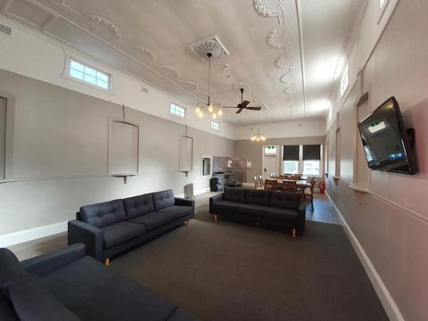 The Royal Hotel - Accommodation Bookings 6