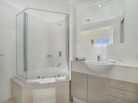 Hinterland Luxury 1 Bedroom Hinterland View Apt - Accommodation Bookings 6