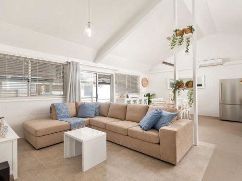 Little Kingsley Beach House 59A Kingsley Drive - Accommodation Bookings 0