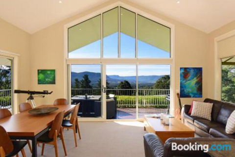 Hillcrest Spectacular Views! - Accommodation Bookings 2