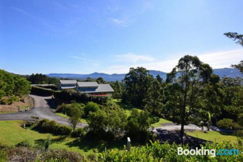 Hillcrest Spectacular Views! - Accommodation Bookings 5