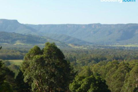 Hillcrest Spectacular Views! - Accommodation Bookings 3