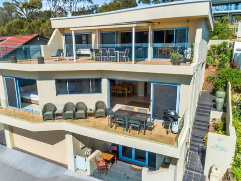 Aqua Shores Award Winning Apartment - Accommodation Bookings 2