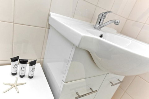 Smugglers Resort Style Apartments No 9 - Accommodation Bookings 5