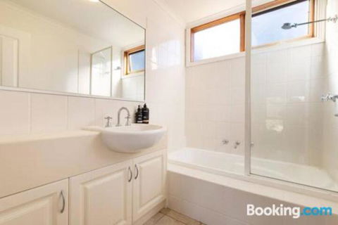 Acqua Vista Water View Fireplace Walk To Beach - Accommodation Bookings 1