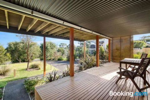 Acqua Vista Water View Fireplace Walk To Beach - Accommodation Bookings 5