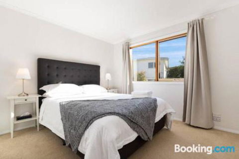 Acqua Vista Water View Fireplace Walk To Beach - Accommodation Bookings 3