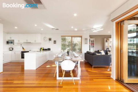 Acqua Vista Water View Fireplace Walk To Beach - Accommodation Bookings 4