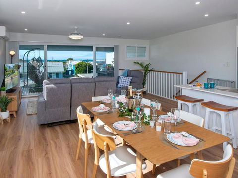 Blue Pelican Pacific Views Walk To Beach - Accommodation Bookings 4