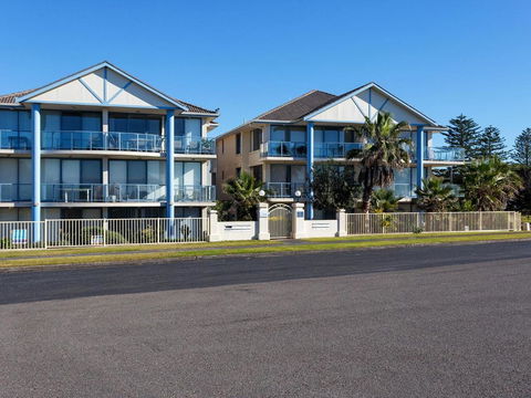 Across The Road From The Beach! - Accommodation Bookings 5