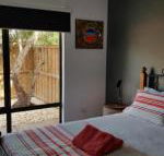 Red Ochre  Large 1BR with Private Courtyard - Accommodation Bookings