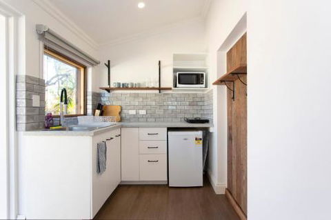 Dingo At White Gum Lodge - Accommodation Bookings 3