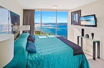 Luxury 3BR Apt With Incredible Views - Accommodation Bookings 4