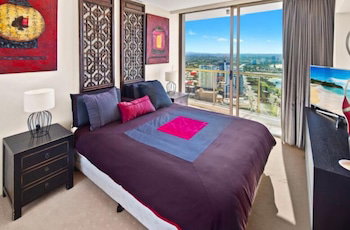 Luxury 3BR Apt With Incredible Views - Accommodation Bookings 2