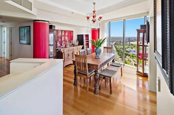 Luxury 3BR Apt With Incredible Views - Accommodation Bookings 0