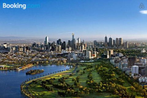 An Exquisite 2BR Apt With Stunning City Views - Accommodation Bookings 4