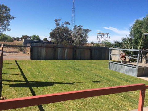 Ivanhoe Hotel Motel - Accommodation Bookings 3