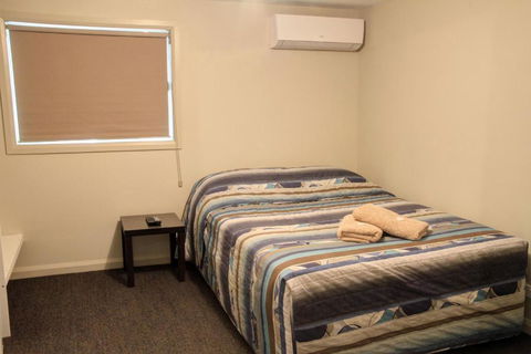 Ivanhoe Hotel Motel - Accommodation Bookings 4
