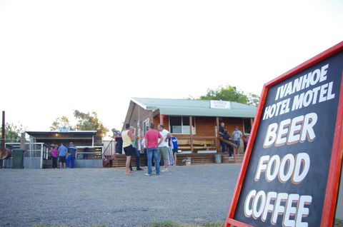Ivanhoe Hotel Motel - Accommodation Bookings 1