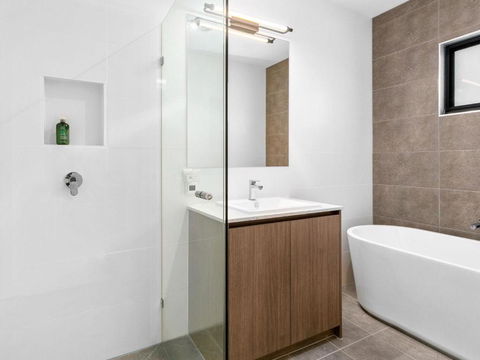 Alonda - Accommodation Bookings 3