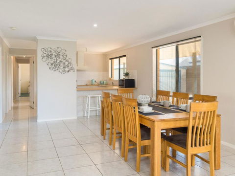 Back Beach Retreat - Accommodation Bookings 3