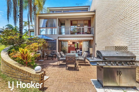 Amazing Waterfront Location Pool Beach Water Views Tropical Gardens - Accommodation Bookings 2