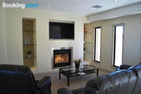 Eagles Nest - Accommodation Bookings 0