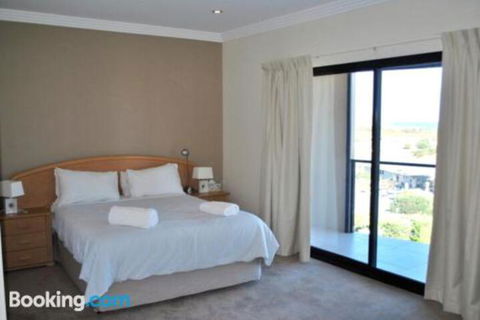 Eagles Nest - Accommodation Bookings 6