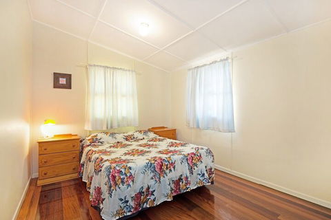 Close To Water Restaurants & Clubs Toorbul St. Bongaree - Accommodation Bookings 4