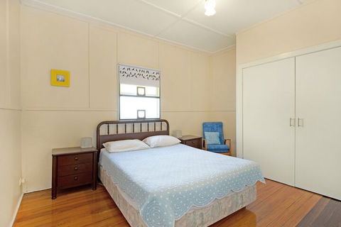 Close To Water Restaurants & Clubs Toorbul St. Bongaree - Accommodation Bookings 2