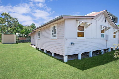 Close To Water Restaurants & Clubs Toorbul St. Bongaree - Accommodation Bookings 0