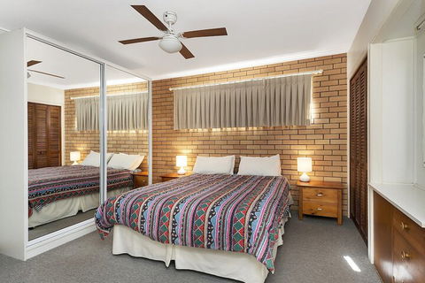 Ground Floor Air Conditioned Fabulous Waterviews Overlooking Pumicestone Passage - Accommodation Bookings 5