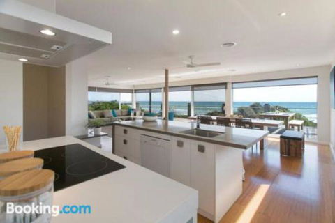 Anchor Beachfront Retreat - Accommodation Bookings 1