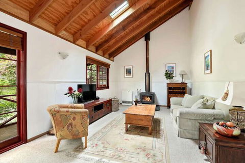 Mountain Den - Accommodation Bookings 2