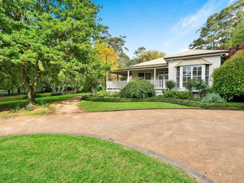 Mirrabooka Burrawang Beautiful Home & 3 Acres Of Gardens In The Southern Highlands - Accommodation Bookings 0