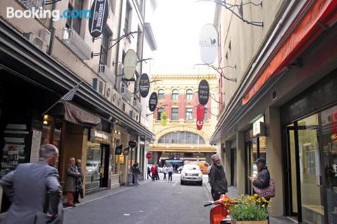 Flinders Lane Melbourne Apartment By Ready Set Host - Accommodation Bookings 1