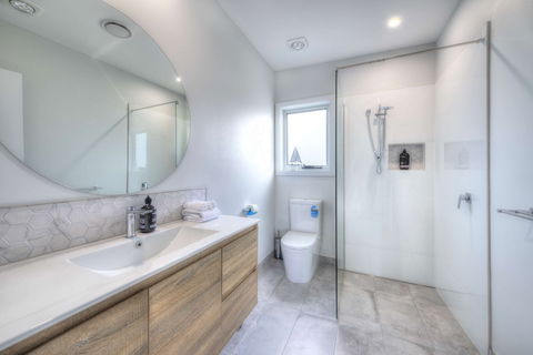 Archella 2 - Beautifully Appointed, Close To Golf Course & Play Ground - Accommodation Bookings 1
