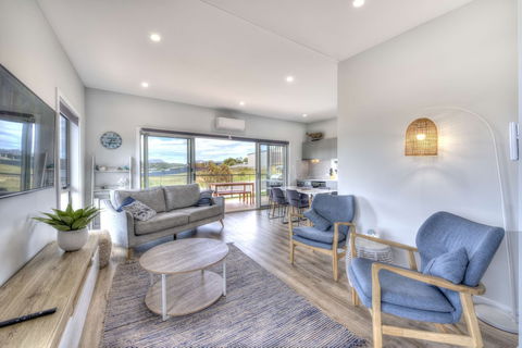 Archella 2 - Beautifully Appointed, Close To Golf Course & Play Ground - Accommodation Bookings 3