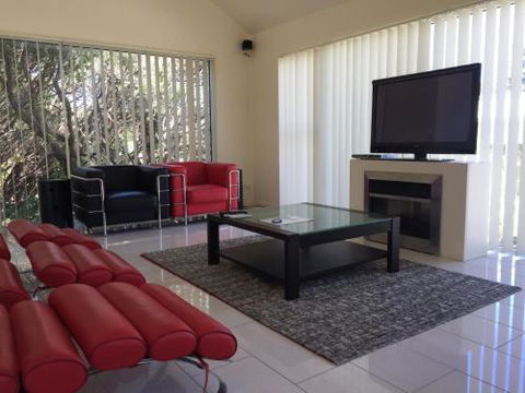 The White House Sandy Point - Accommodation Bookings 3
