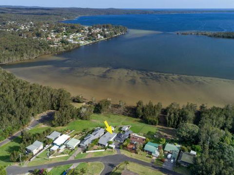 VINCES LANDING OLD EROWAL BAY 4pm Check Out Sundays - Accommodation Bookings 0