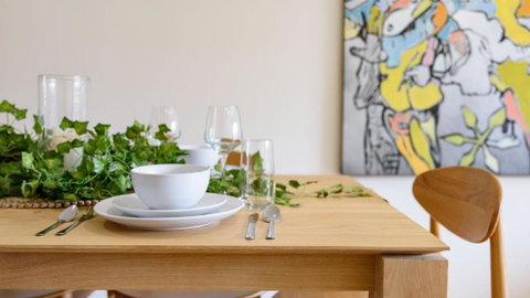 Trentham Central Villas 6 BR / Ensuite / Sleeps 12 - Accommodation Bookings 2