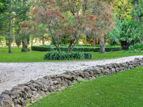 NORMANDIE PARK Exeter 4pm Check Out On Sundays - Accommodation Bookings 5