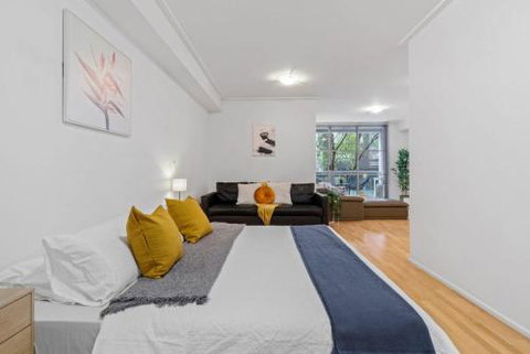 A Bright & Stylish Studio Next To Darling Harbour - Accommodation Bookings 1