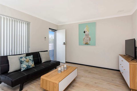 Executive 1BR Suite - Close To Foreshore & Cbd - Accommodation Bookings 3