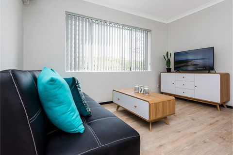 Contemporary 1BR Apartment - Near The City - Accommodation Bookings 1